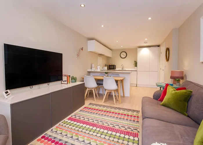 Compton Lodge Luxury Apartment-Free Parking