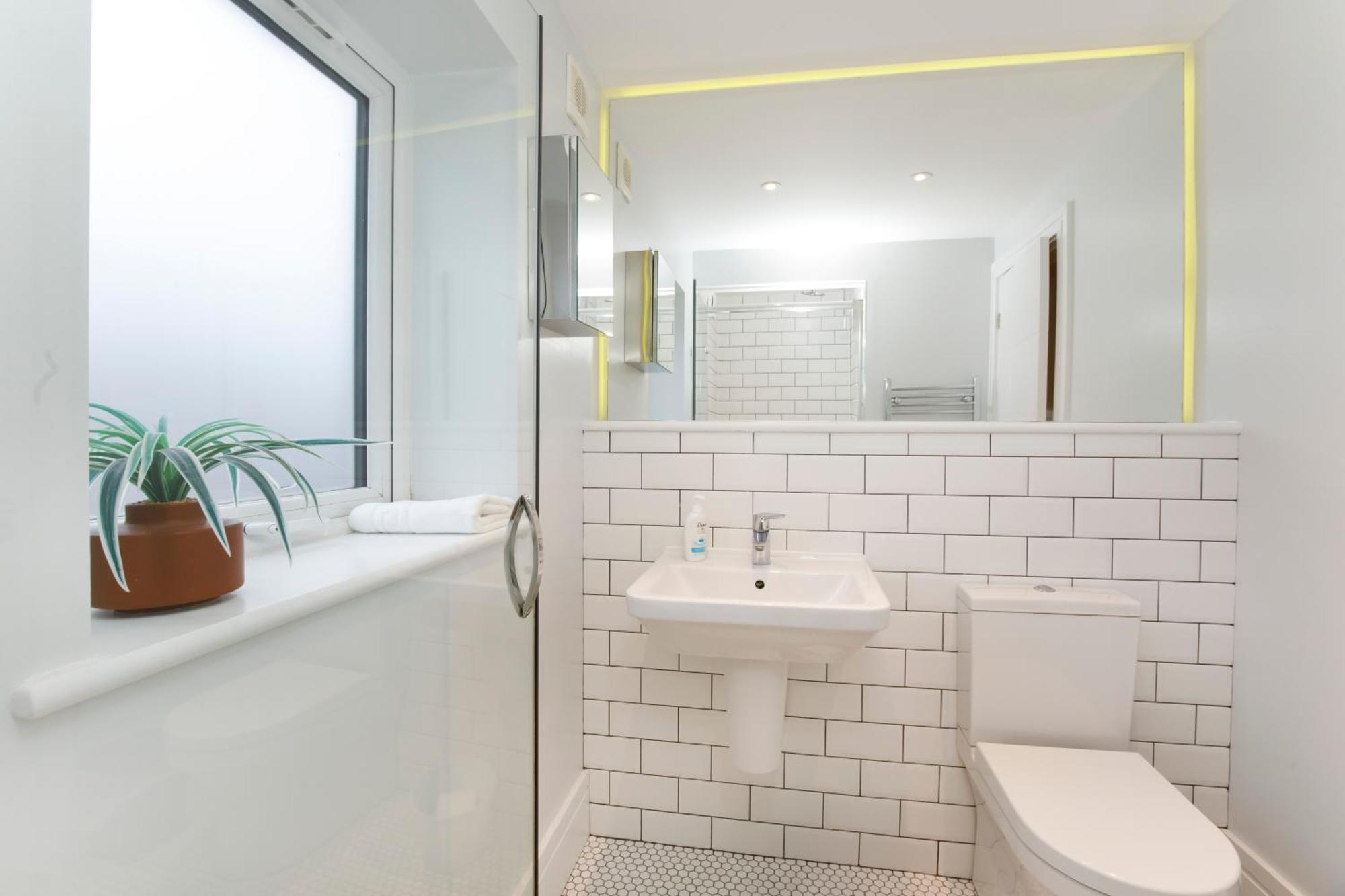 Compton Luxury Apartment-free Parking York