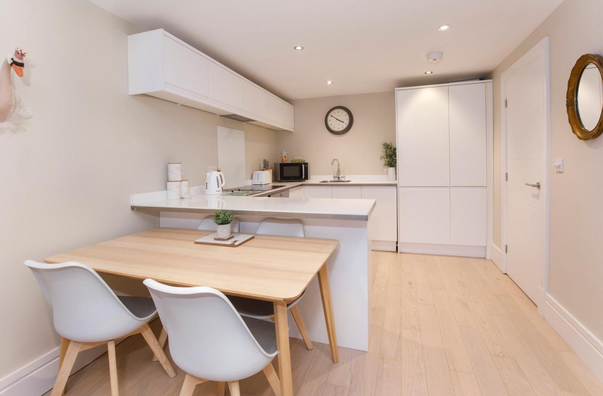 Apartment Compton Luxury Apartment-free Parking *